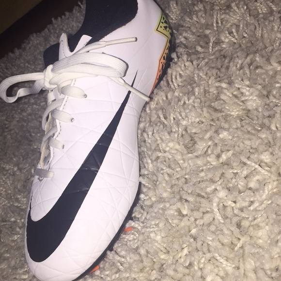 Nike Hypervenom Cleats - Picture 4 of 7